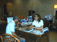 Oficina de Havanatur en la recepción del Habana Libre, atiende Adria
