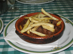 Plato de carne de monte. Bar-restaurante "Thaifa", Santa Elena (Jaén). 